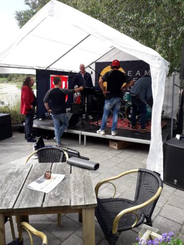 Muziek aan de plas